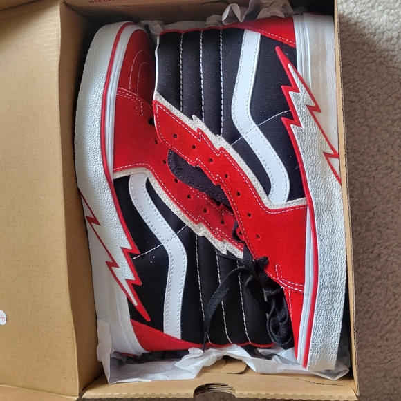 Vans - Picture 7 of 9